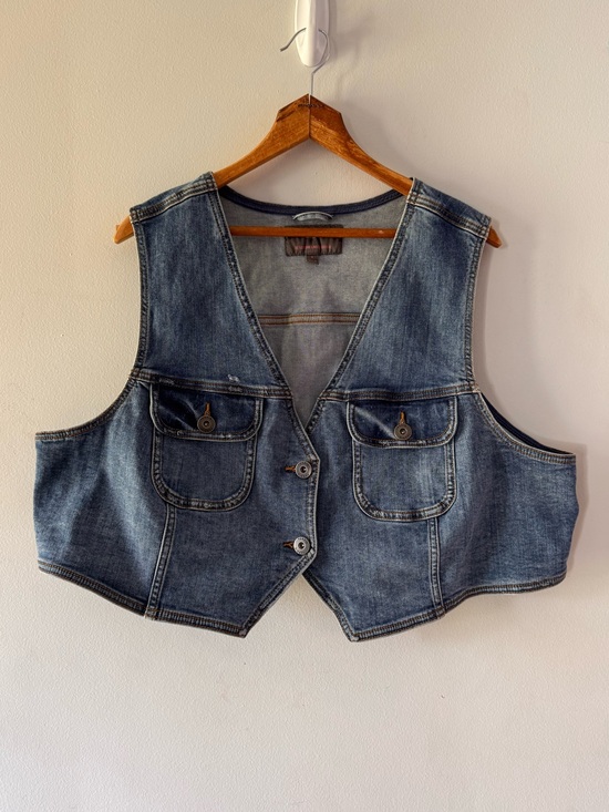 torrid Jackets & Blazers - Torrid Plus Size 3 Medium Wash Denim Vest Button Front Stretch Trucker Jacket